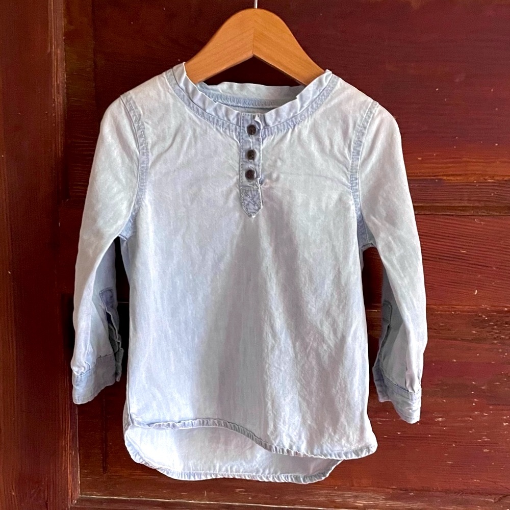 3/$21💥Chambray Henley Artist Shirt, Super Soft!! Long Sleeves, Roll-Up Cuffs